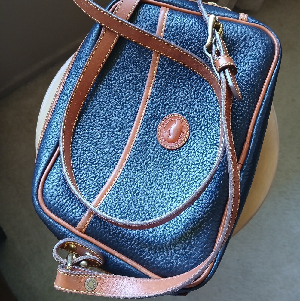 SALE!😍👜 Dooney & Bourke Leather Crossbody!